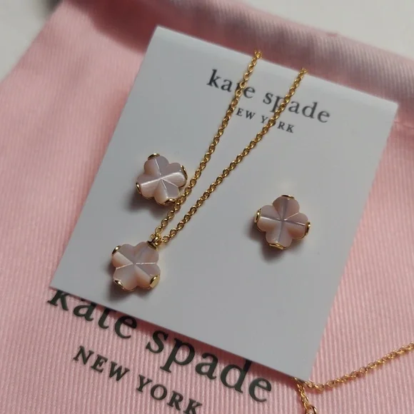 kate Spade  Pink Mother-of-Pearl Flower Pendant Necklace with Studs - Picture 4 of 5
